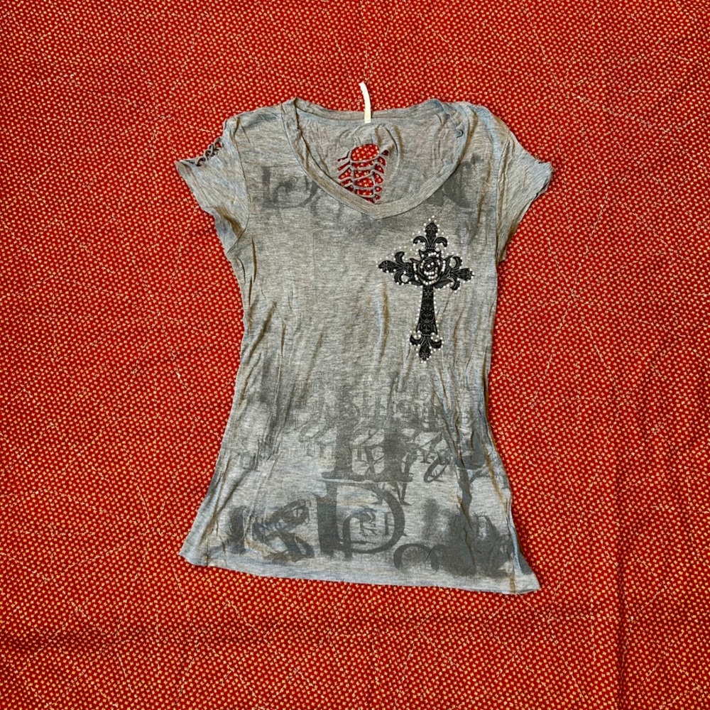 Roar Gray 2000s Graphic T-Shirt Cross Angel Wings Rhinestone Lace Up Back XL
